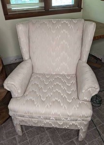lot 331 image: Beautiful Vintage Chair