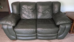 lot 336 image: Beautiful Dark Green Leather Recliner Love Seat