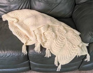 lot 340 image: Beautiful Crocheted Blanket