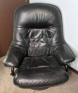 lot 341 image: Leather Swivel Chair