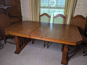 lot 303 image: Beautiful Hardwood Dining Room Set