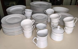 lot 318 image: Complete Dinnerware Set in WhiteGold
