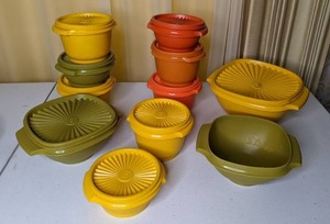 lot 258 image: Vintage Harvest Tupperware Set