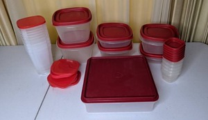 lot 259 image: Lot of Plastic Food Storage Containers