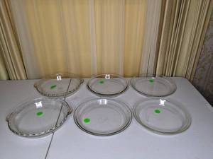 lot 261 image: Set of (6) Glass Pie Plates