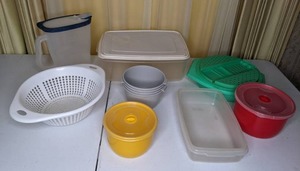 lot 264 image: Misc. Plastic Kitchenware