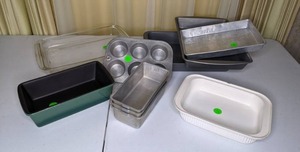 lot 266 image: Lot of Bakeware Loaf, Muffin, Cake Pans, etc.