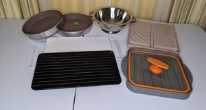 lot 268 image: Colander, Defrosting Tray, Cake Pan, etc.