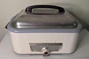 lot 253 image: Vintage Westinghouse Slow Cooker