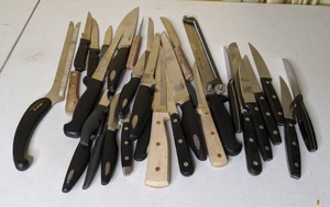 lot 254 image: Lot of Kitchen Knives