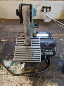 lot 85 image: Delta 14 HP Belt Sander