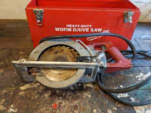 lot 6 image: Milwaukee 7 14 in. Worm Drive Saw with Case