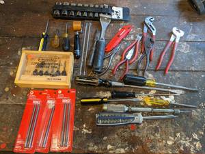 lot 89 image: Lot of Hand Tools See photos