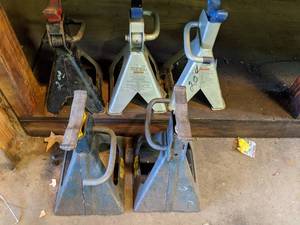 lot 94 image: (5) Jack Stands
