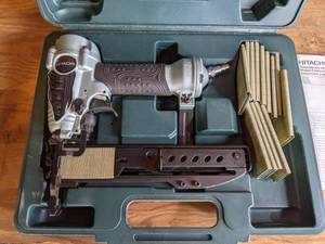 lot 56 image: Hitachi 1.6 in. 18 Gauge Pneumatic Stapler