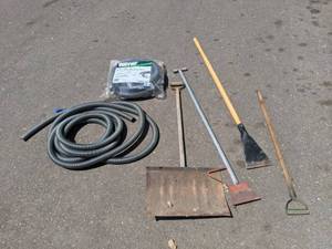 lot 197 image: Lot of Sump Pump Hose and Tools