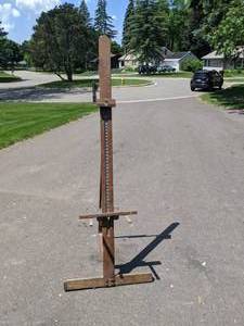 lot 198 image: Large Wooden Easel Approx. 76 Tall