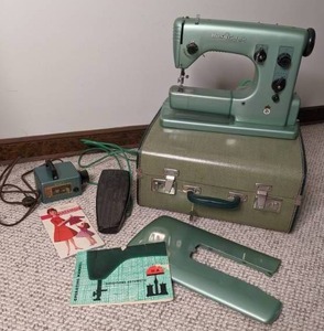 lot 362 image: Vintage Husqvarna Sewing Machine w Carrying Case