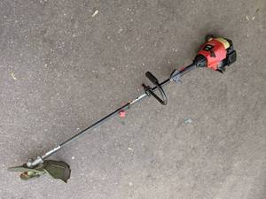 lot 160 image: Troy-Bilt TB90BC EZ-Start Straight Shaft String Trimmer. Gas Powered