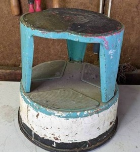 lot 69 image: Vintage Wheeled Shop Stool