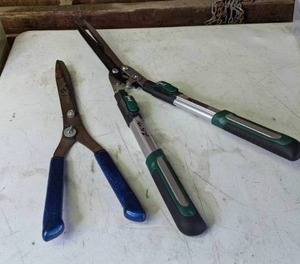lot 75 image: (2) Pairs of Garden Shears