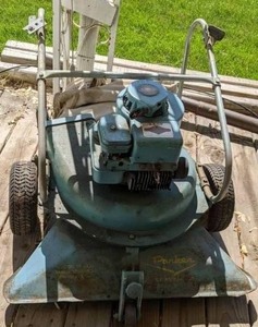 lot 465 image: Vintage Parker Lawnmower w 3.5 HP Briggs & Stratton Motor