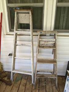 lot 466 image: (2) Vintage Ladders