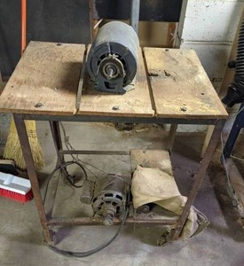 lot 384 image: Vintage Tool Bench with Dual AC Motors