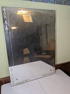 lot 368 image: Beautiful Vintage Etched Glass Mirror with Rosettes