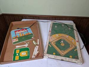 lot 373 image: Vintage 1959 Tudor Tru Action Electric Baseball Game