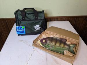lot 375 image: Vintage Ceramic Fish Platter & Brunswick Bowling Bag w Tags