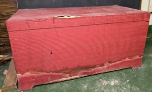 lot 480 image: Beautiful Vintage Cloth Covered Wooden Trunk