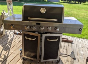 lot 451 image: Propane Grill with Side Burner