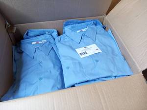 lot 50 image: New In Box 22 Light Blue G&K Wicker Long Sleeve Shirts L