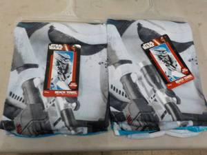 lot 19 image: Set of 2 Star Wars Beach Towels 28 ...