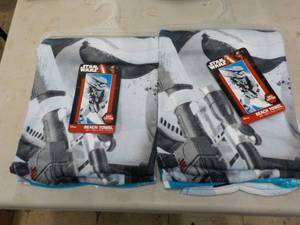 lot 20 image: Set of 2 Star Wars Beach Towels 28 ...