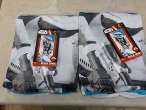 lot 21 image: Set of 2 Star Wars Beach Towels 28 ...