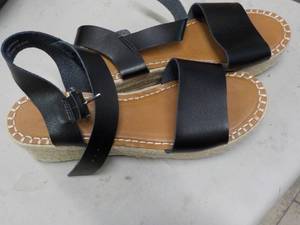 lot 26 image: Womens Size 11 Sandals- new...
