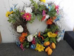 lot 27 image: Spring Time Wreath...
