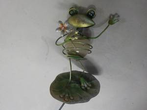 lot 71 image: Frog Stake...