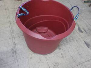 lot 76 image: Tub 22 Diameter 18 tall...