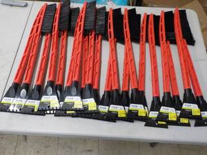 lot 88 image: 20 Snow Brushes...