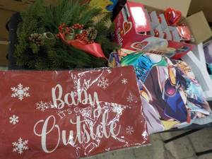 lot 109 image: Seasonal Dcor...