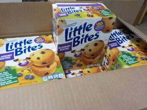 lot 113 image: Case of Entenmanns Little Bite Blu...