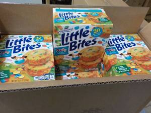 lot 115 image: Case of Entenmanns Little Bite Par...