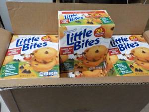 lot 116 image: Case of Entenmanns Little bite Cho...