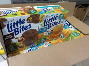 lot 117 image: Case of Entenmanns Little Bite Mix...