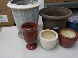 lot 241 image: Corsica 13 Planter, 15 Stone Plan...