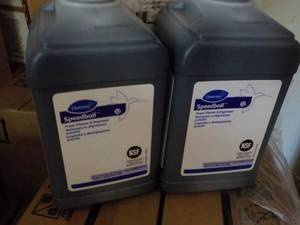 lot 300 image: 4 Jugs Diversy Speedball Cleaner an...