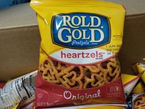 lot 320 image: Case of 104 Bags Rold Gold Heartzel...